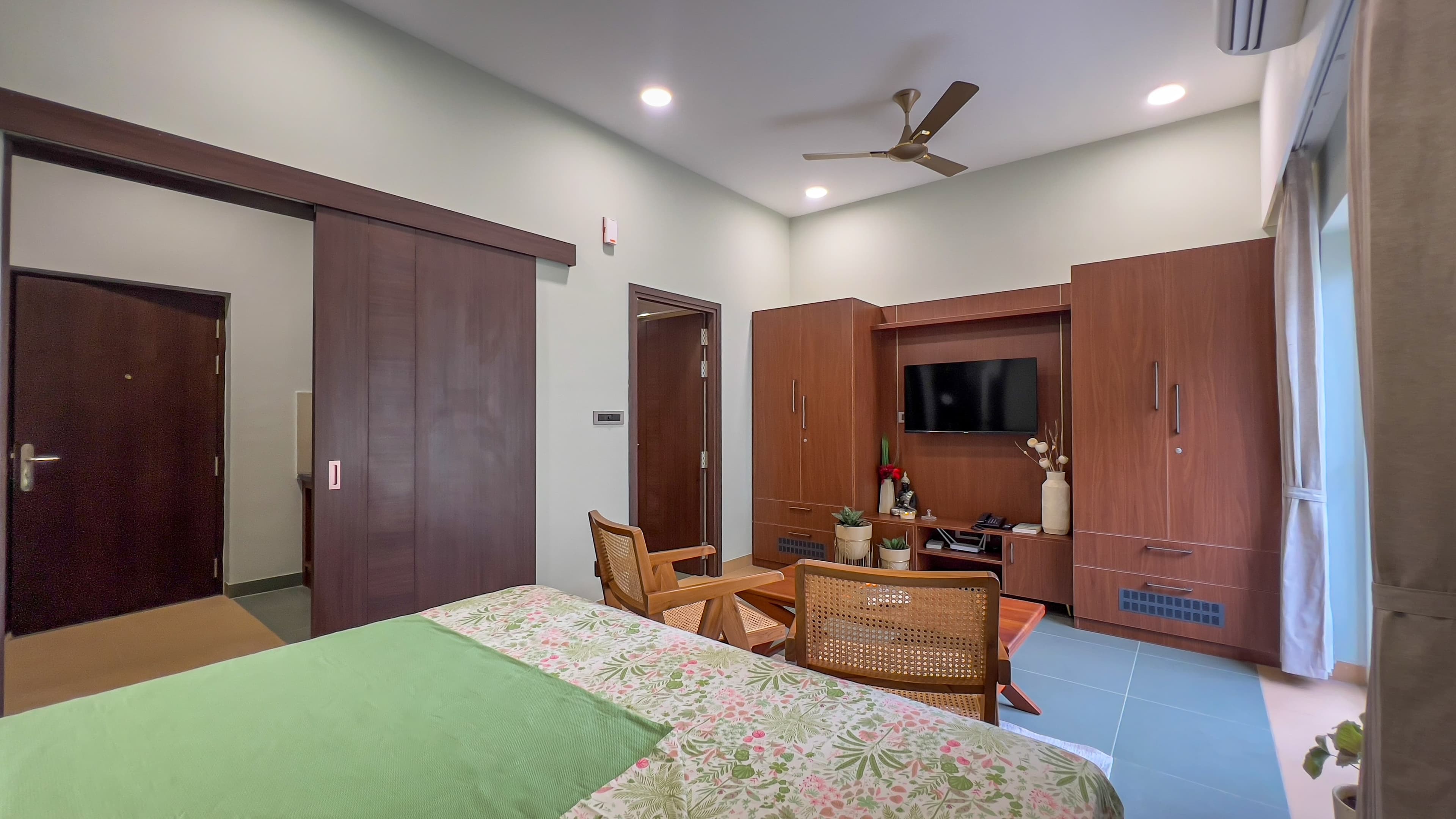 Residents dining together at Advaya Coliving
